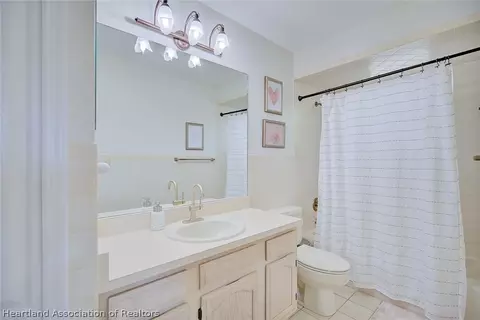 Bath - 4522 Duffer Loop, Sebring, FL 33872 photo 3 of 4