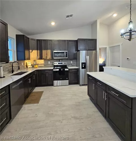 6836 Heavitree Dr, Sebring, FL 33876 photo 9