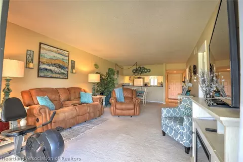 Living - 3513 Edgewater Dr, Sebring, FL 33872 photo 1 of 2