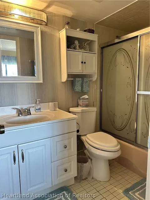 Bath - 3513 Edgewater Dr, Sebring, FL 33872 photo 2 of 5