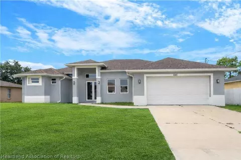 1043 Albert Ave, Lehigh Acres, FL 33971
