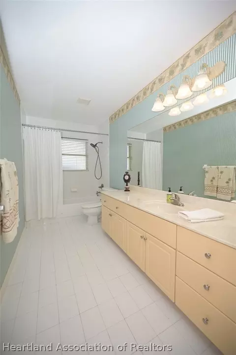 Bath - 2737 Cheyenne Rd, Sebring, FL 33875 photo 4 of 8