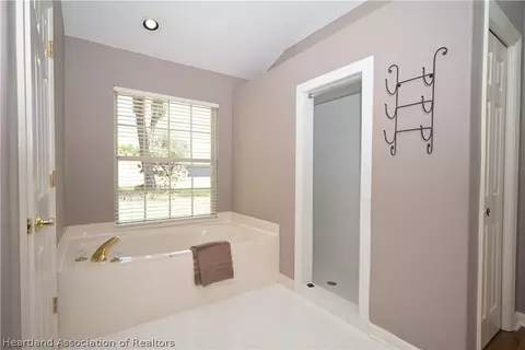 Bath - 2737 Cheyenne Rd, Sebring, FL 33875 photo 2 of 8