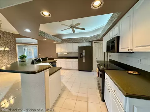 Kitchen - 2737 Cheyenne Rd, Sebring, FL 33875 photo 4 of 5