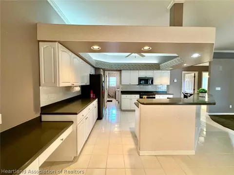 Kitchen - 2737 Cheyenne Rd, Sebring, FL 33875 photo 2 of 5