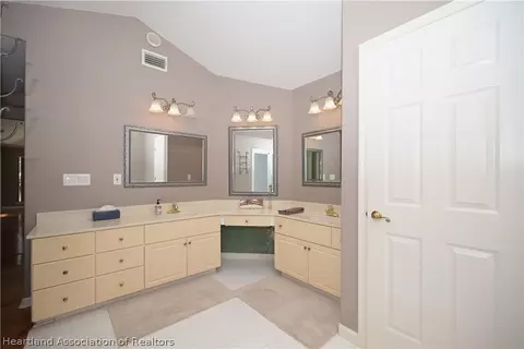 Bath - 2737 Cheyenne Rd, Sebring, FL 33875 photo 3 of 8