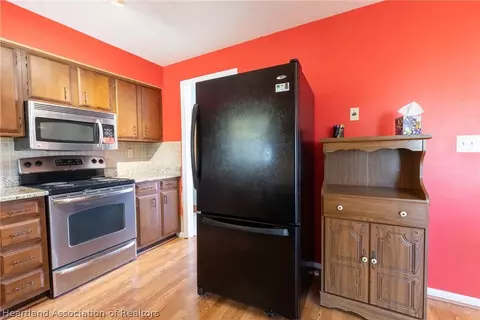 Kitchen - 217 Eagle Ave, Sebring, FL 33870 photo 5 of 6