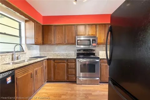 Kitchen - 217 Eagle Ave, Sebring, FL 33870 photo 2 of 6