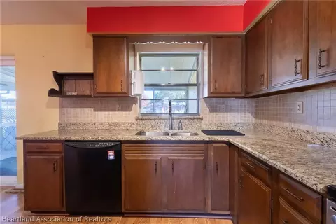 Kitchen - 217 Eagle Ave, Sebring, FL 33870 photo 3 of 6