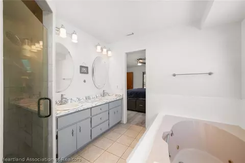 Bath - 6121 Cherry Rd, Sebring, FL 33875 photo 2 of 6
