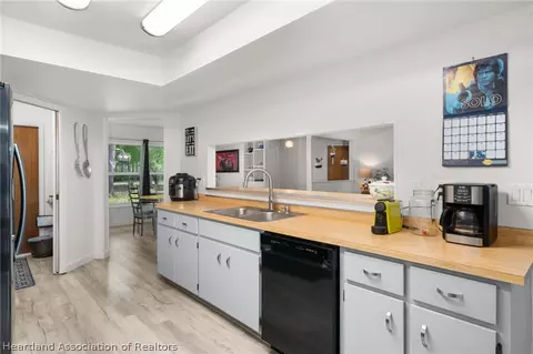 Kitchen - 6121 Cherry Rd, Sebring, FL 33875 photo 3 of 3