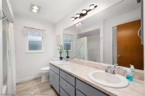 Bath - 6121 Cherry Rd, Sebring, FL 33875 photo 4 of 6