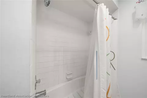 Bath - 6121 Cherry Rd, Sebring, FL 33875 photo 6 of 6