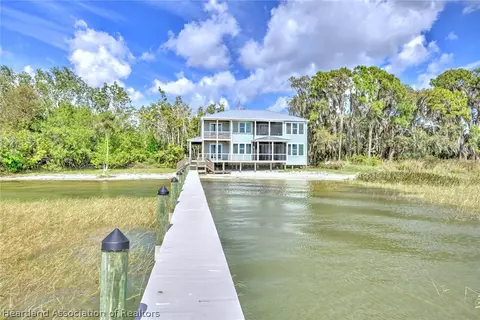 424 Lake Mirror Dr, Lake Placid, FL 33852
