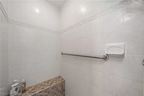 Bath - 4501 Vantage Cir, Sebring, FL 33872 photo 4 of 6