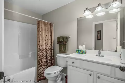 Bath - 4501 Vantage Cir, Sebring, FL 33872 photo 5 of 6