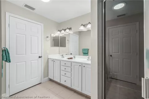 Bath - 4501 Vantage Cir, Sebring, FL 33872 photo 2 of 6