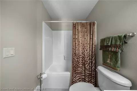 Bath - 4501 Vantage Cir, Sebring, FL 33872 photo 6 of 6