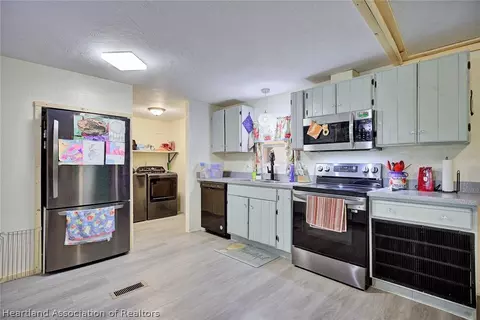 Kitchen - 3549 Green Acre Way, Sebring, FL 33870 photo 1 of 3