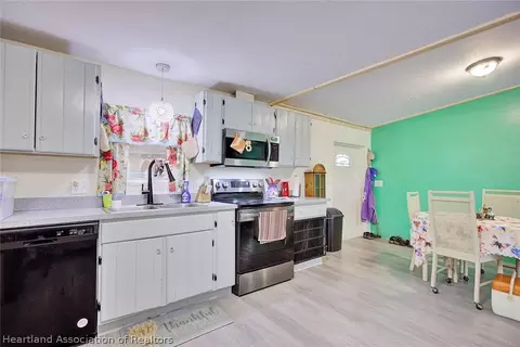 Kitchen - 3549 Green Acre Way, Sebring, FL 33870 photo 3 of 3