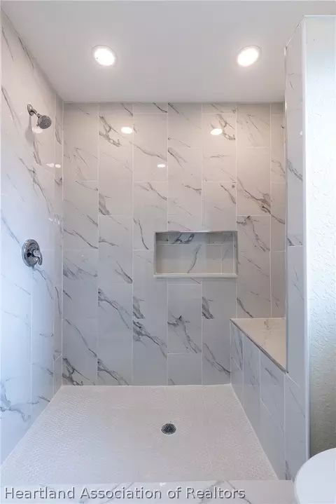 Bath - 3209 King Dr, Sebring, FL 33870 photo 1 of 7