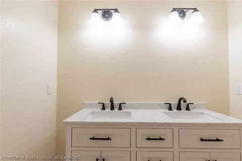 Bath - 3209 King Dr, Sebring, FL 33870 photo 6 of 7