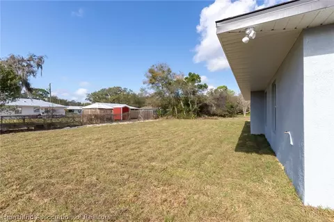 Exterior - 3209 King Dr, Sebring, FL 33870 photo 4 of 7
