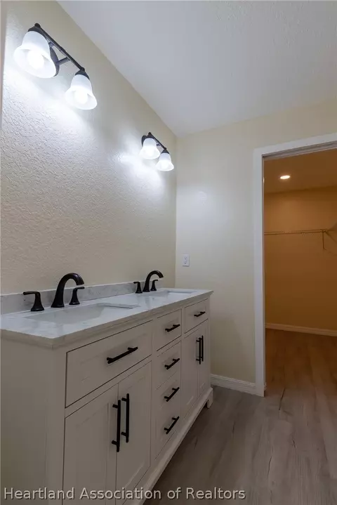 Bath - 3209 King Dr, Sebring, FL 33870 photo 4 of 7