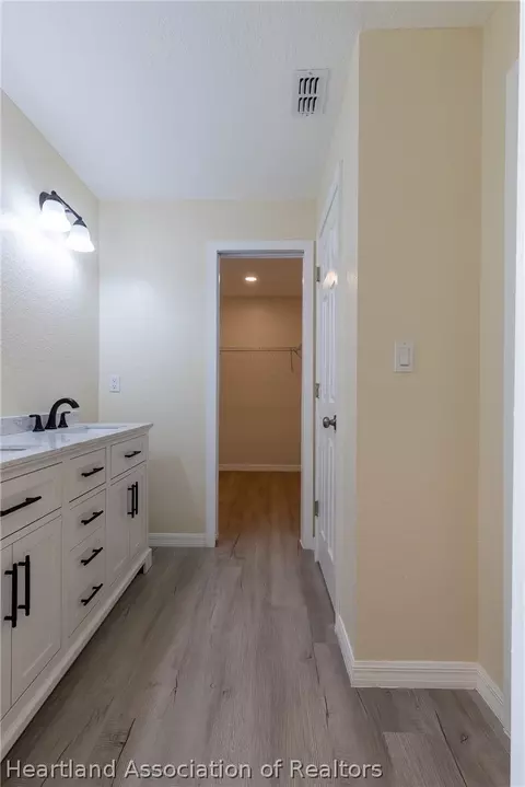 Bath - 3209 King Dr, Sebring, FL 33870 photo 3 of 7