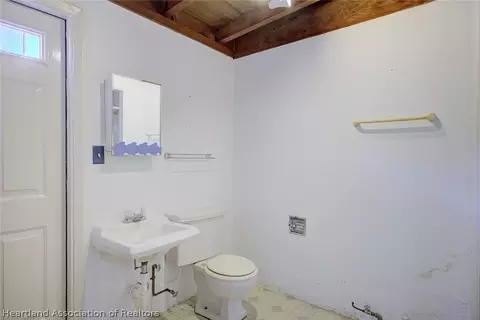 Bath - 1110 Taseschee Dr, Sebring, FL 33870 photo 3 of 3