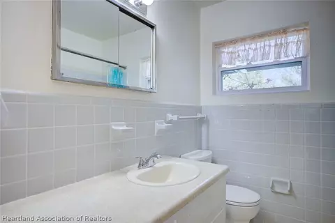 Bath - 1110 Taseschee Dr, Sebring, FL 33870 photo 1 of 3