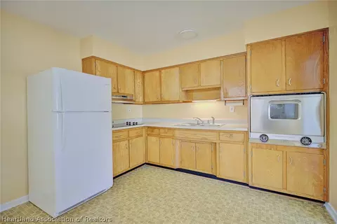 Kitchen - 1110 Taseschee Dr, Sebring, FL 33870 photo 1 of 4