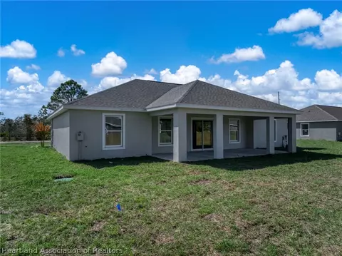 Exterior - 5800 Cortez Blvd, Sebring, FL 33872 photo 4 of 7