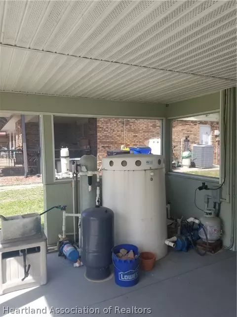 Exterior - 3601 Oakview Dr, Sebring, FL 33876 photo 9 of 10
