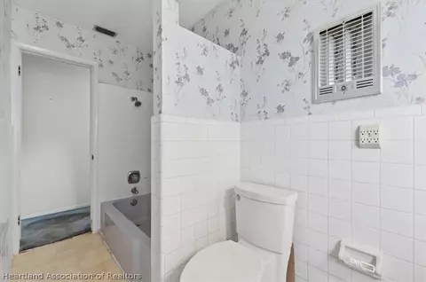 Bath - 4429 Pinebrooke Pl, Dover, FL 33527 photo 7 of 7