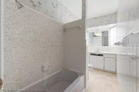Bath - 4429 Pinebrooke Pl, Dover, FL 33527 photo 5 of 7
