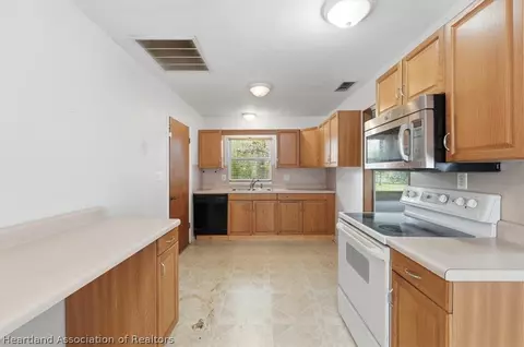 Kitchen - 4429 Pinebrooke Pl, Dover, FL 33527 photo 1 of 4