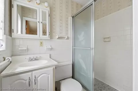 Bath - 4429 Pinebrooke Pl, Dover, FL 33527 photo 1 of 7