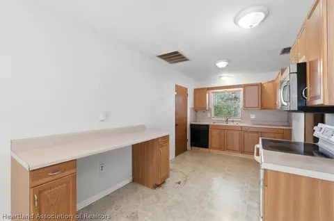Kitchen - 4429 Pinebrooke Pl, Dover, FL 33527 photo 2 of 4