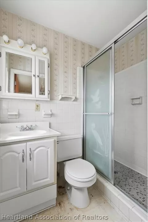 Bath - 4429 Pinebrooke Pl, Dover, FL 33527 photo 3 of 7