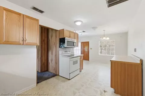 Kitchen - 4429 Pinebrooke Pl, Dover, FL 33527 photo 4 of 4