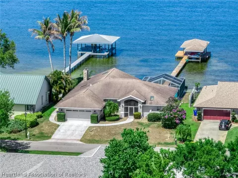 104 Lakefront Ct NE, Lake Placid, FL 33852