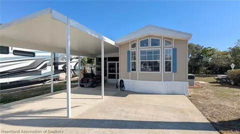 18 Sand Pine Cir, Lake Placid, FL 33852