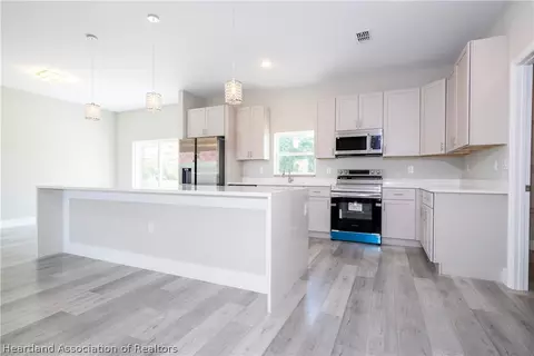 Kitchen - 7916 Granada Rd, Sebring, FL 33876 photo 5 of 9