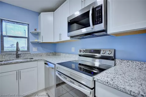Kitchen - 3633 Edgewater Dr, Sebring, FL 33872 photo 5 of 6