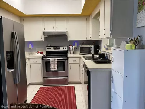 Kitchen - 3916 Thunderbird Hill Cir, Sebring, FL 33872 photo 1 of 3
