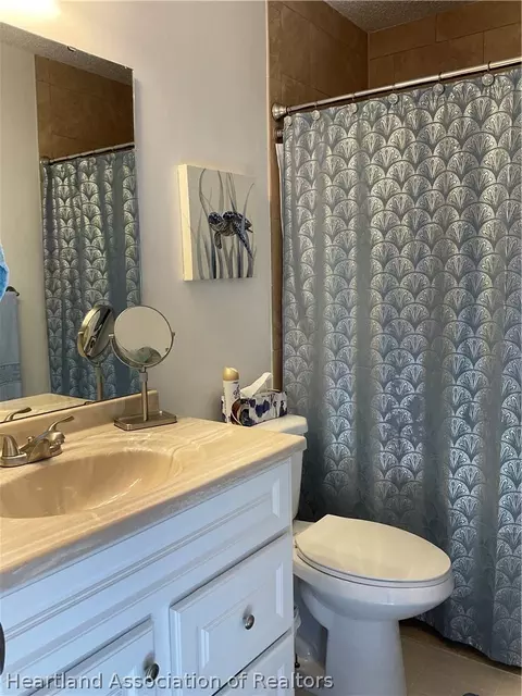 Bath - 3916 Thunderbird Hill Cir, Sebring, FL 33872 photo 1 of 5