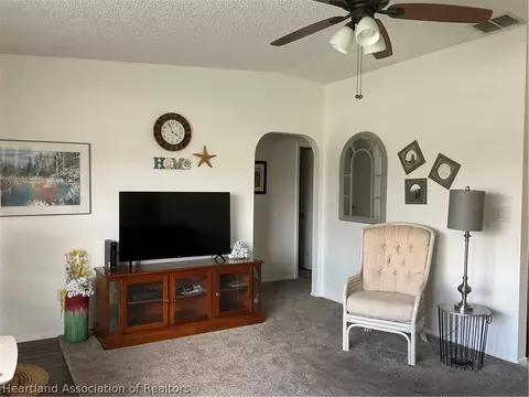 Living - 3916 Thunderbird Hill Cir, Sebring, FL 33872 photo 4 of 4