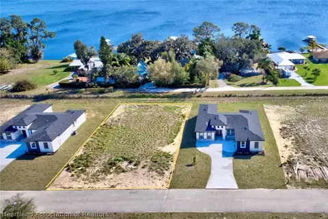 120 Magnolia Manor Ln, Lake Placid, FL 33852