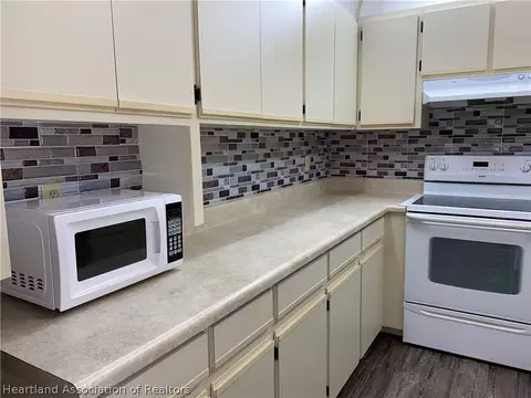 Kitchen - 515 Straight St, Sebring, FL 33875 photo 3 of 4
